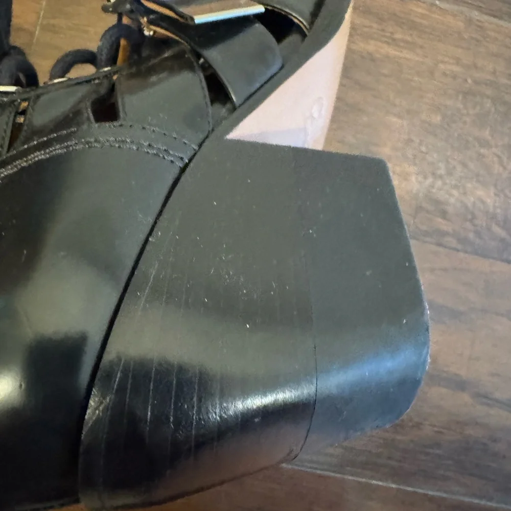 Chloe Rylee Cut Out Booties - Picture 7 of 12